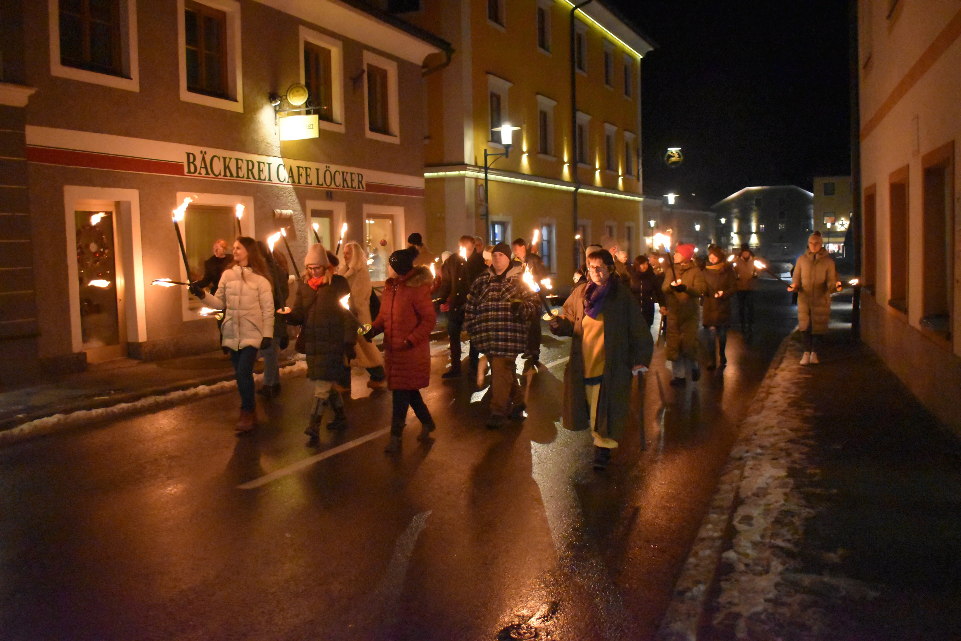 Lichtermarsch gegen Gewalt